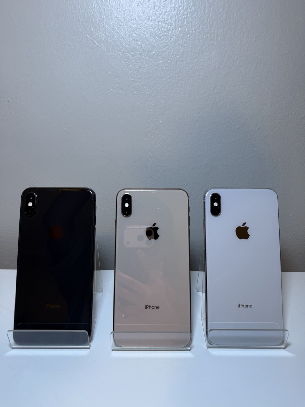 Apple iPhone XS Max 64GB Unlocked (Lot of 3 or Single)
