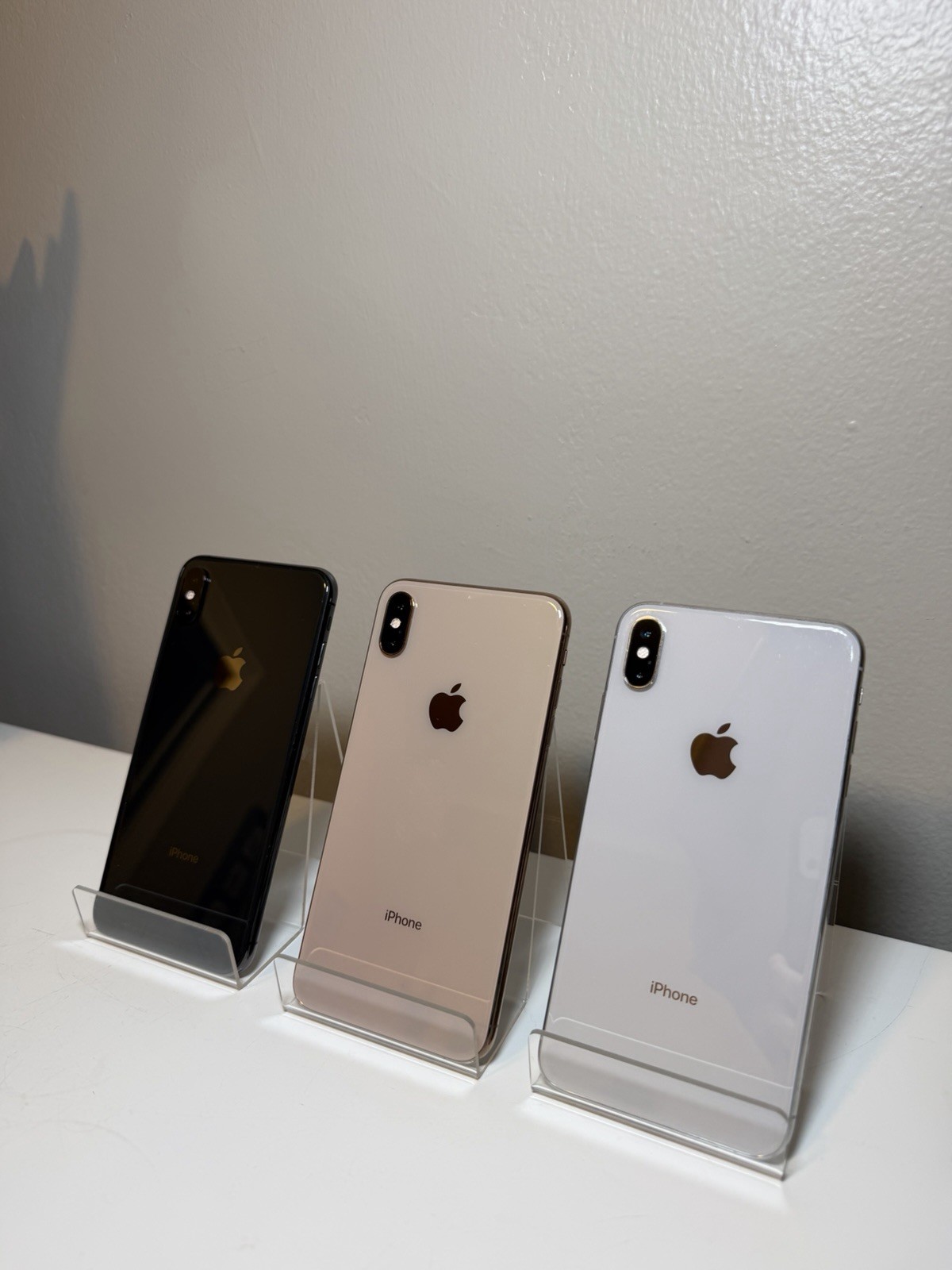 Apple iPhone XS Max 64GB Unlocked (Lot of 3 or Single) - photo 3
