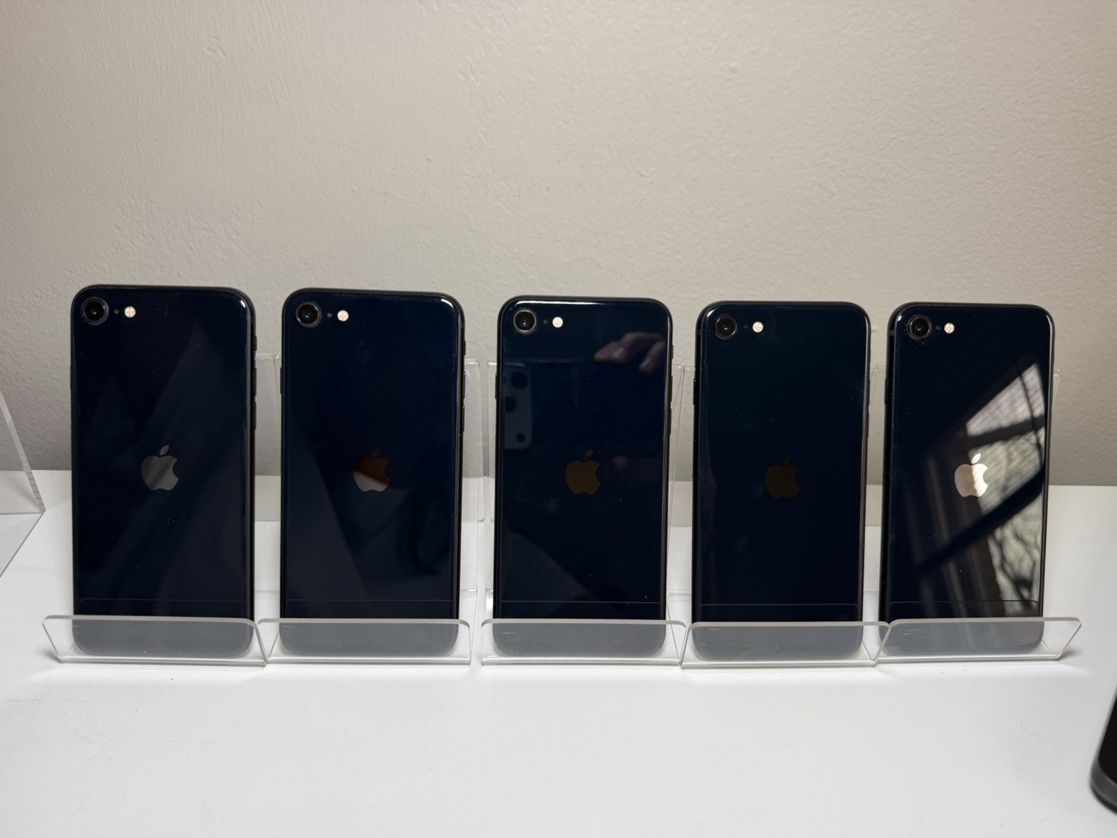 Apple iPhone SE 3rd Gen (2022) 128GB - Midnight - Unlocked - photo 2
