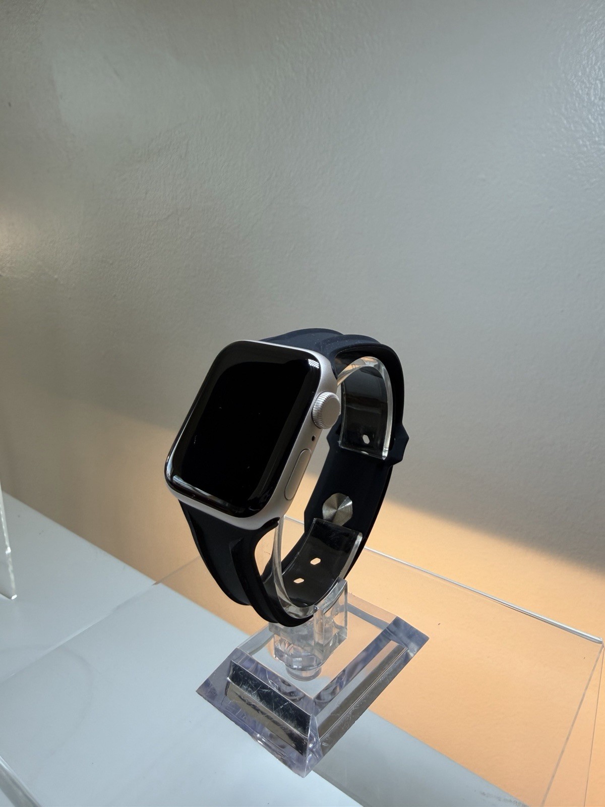 Mint Condition - Apple Watch SE 40mm Gold Aluminum Case Silicone - photo 5