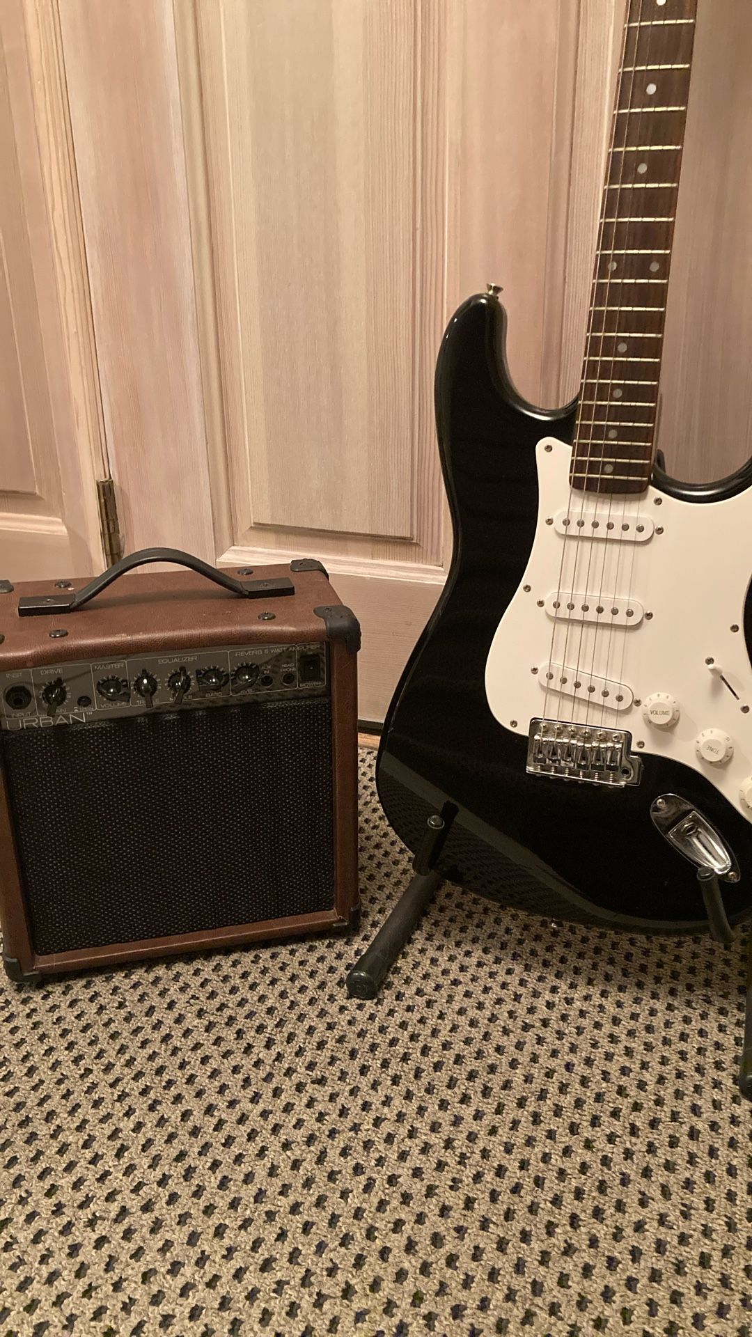 Fender Squier Affinity Stratocaster with 15w Amp