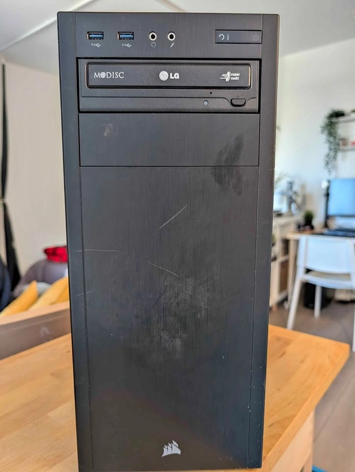 Corsair Carbide 100R ATX Case + LG DVD