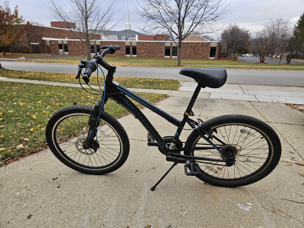 24" Schwinn Sidewinder Mountain Bike - photo 2