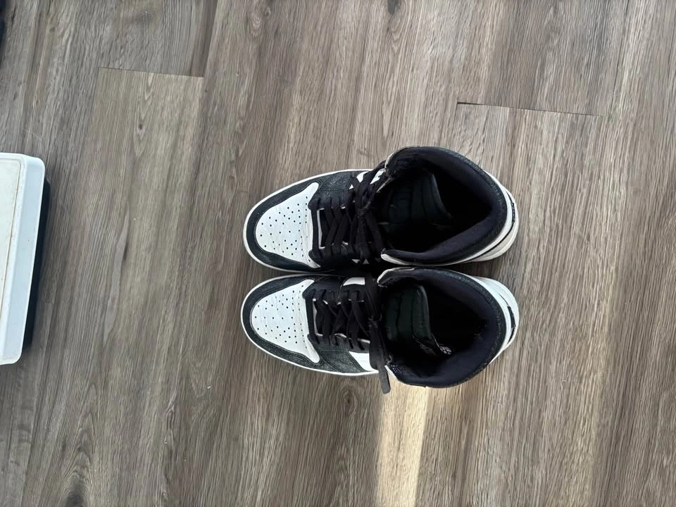 Air Jordan 1 high black white Size 9.5 - photo 2