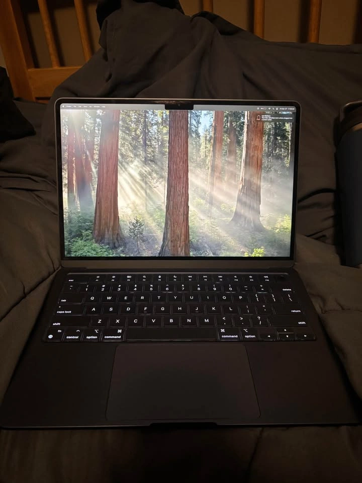 M2 MacBook Mint Condition - photo 2