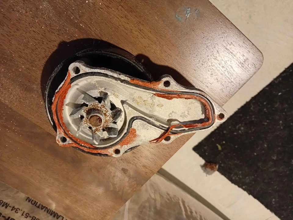 Water pump from an 07 Honda Accord - photo 2