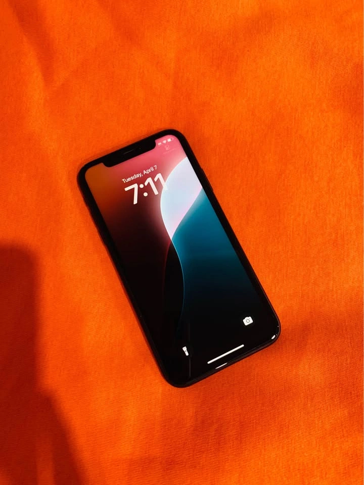 iPhone XR 64GB - photo 2