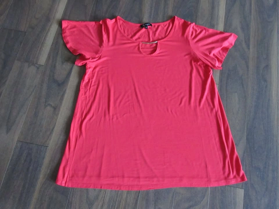Ladies Large Top & Skirt - photo 2