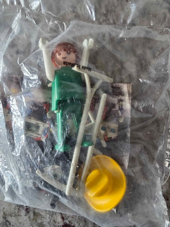 1982 McDonalds Happy Meal Playmobil Toy - photo 2
