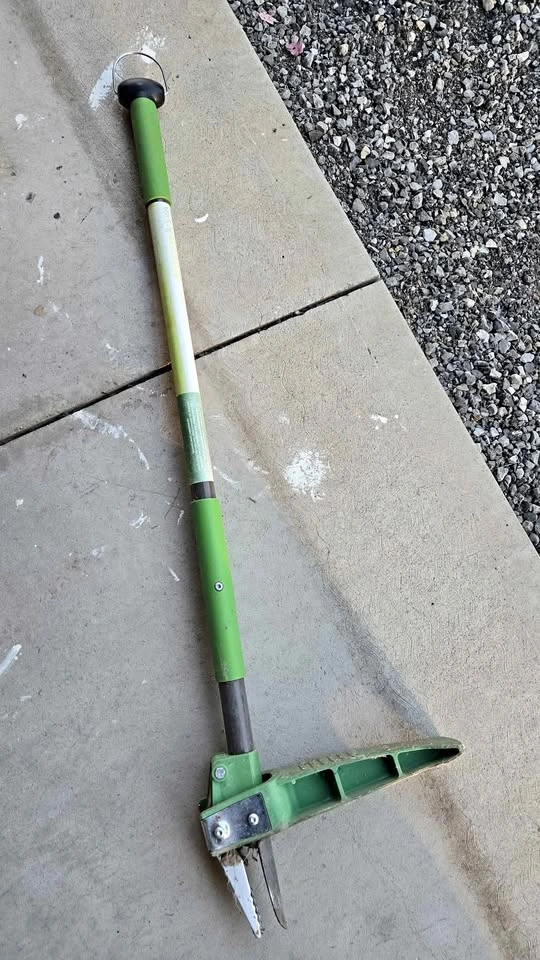 Weed picker