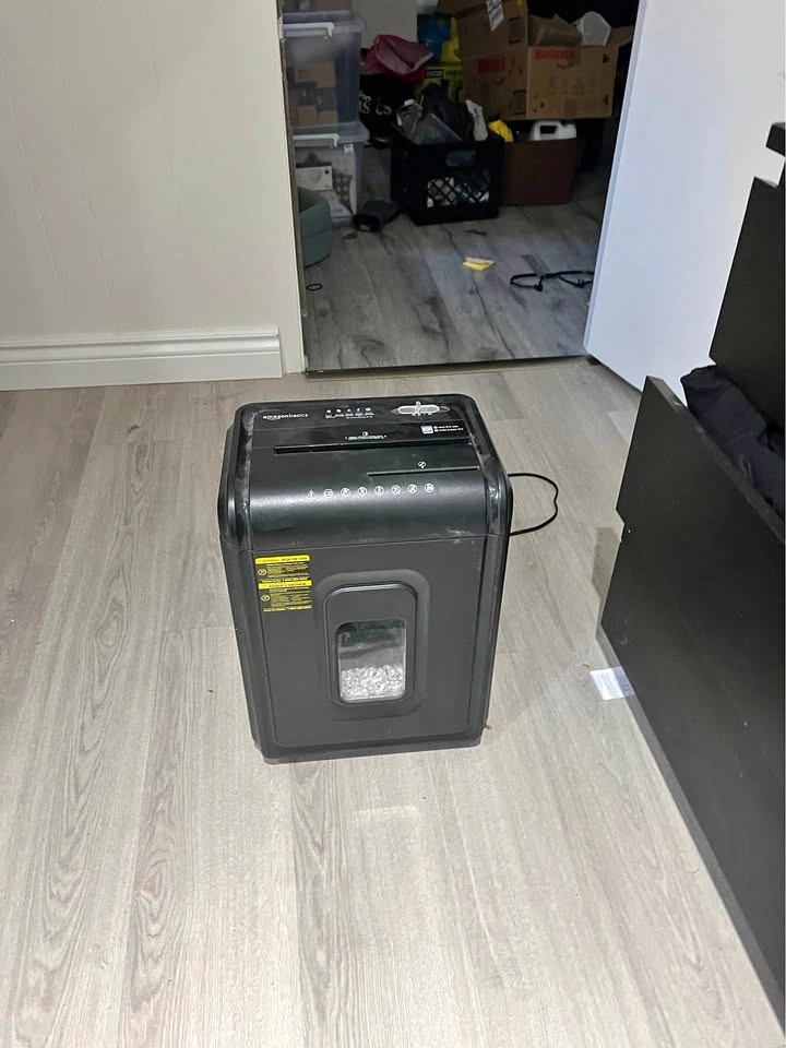 AmazonBasics 8-Sheet Paper and Credit Card Shredder