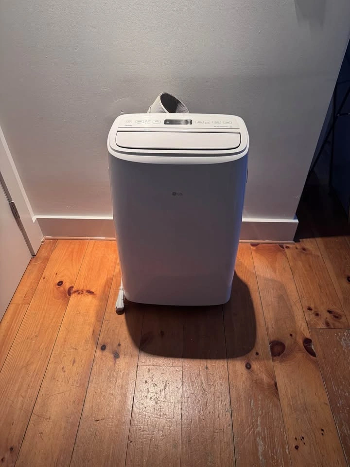 LG Portable Air Conditioner - photo 2