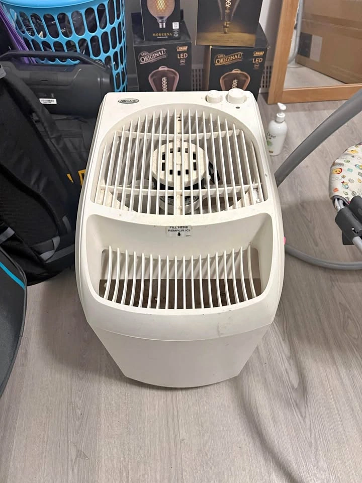 AIRCARE White Humidifier