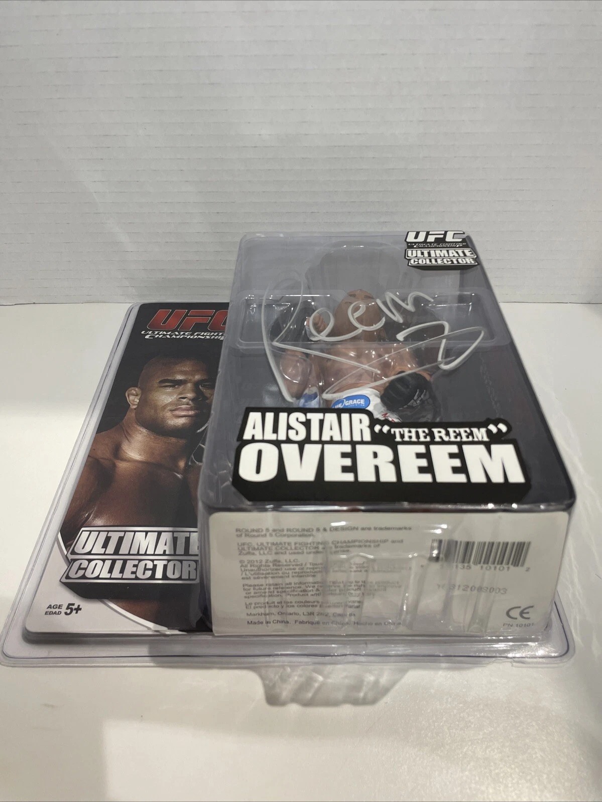 UFC Round 5 Alistair Overeem Signed Collector Action Figure - photo 4