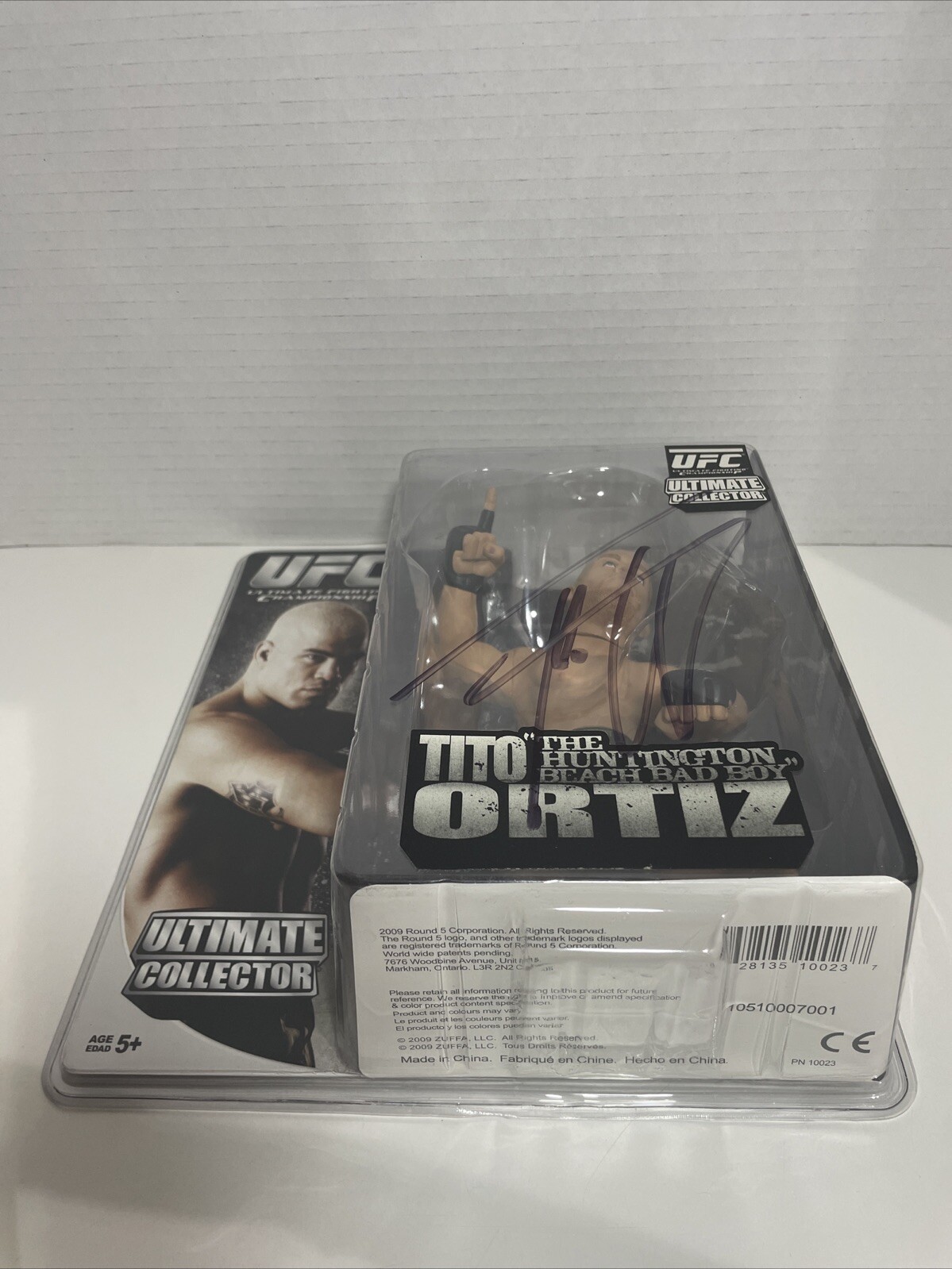 UFC Round 5 Tito Ortiz Ultimate Collector Autographed - photo 4