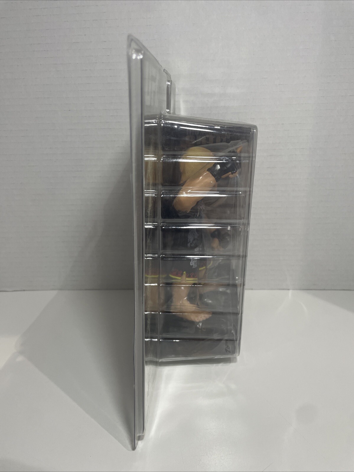Tito Ortiz UFC Round 5 Limited Edition Autographed Figure 687/10 - photo 3