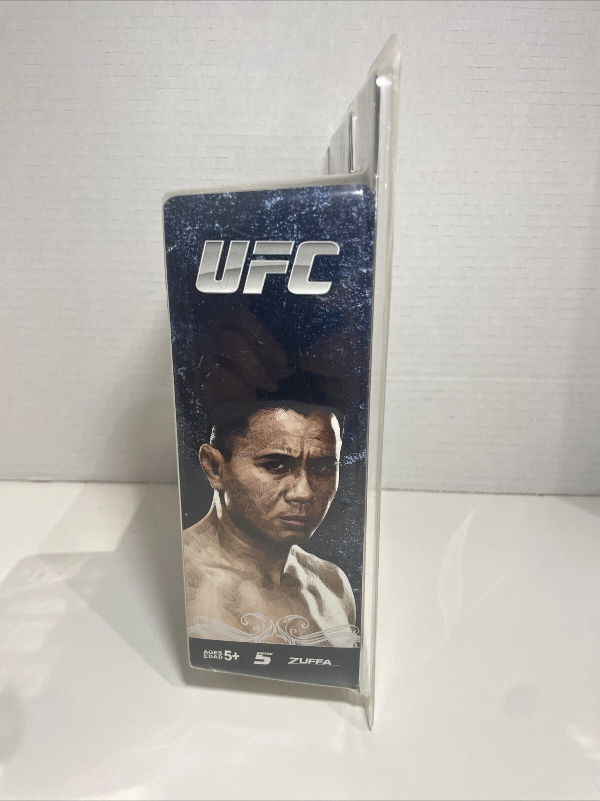 Round 5 UFC Cung Le Action Figure 6in - photo 2
