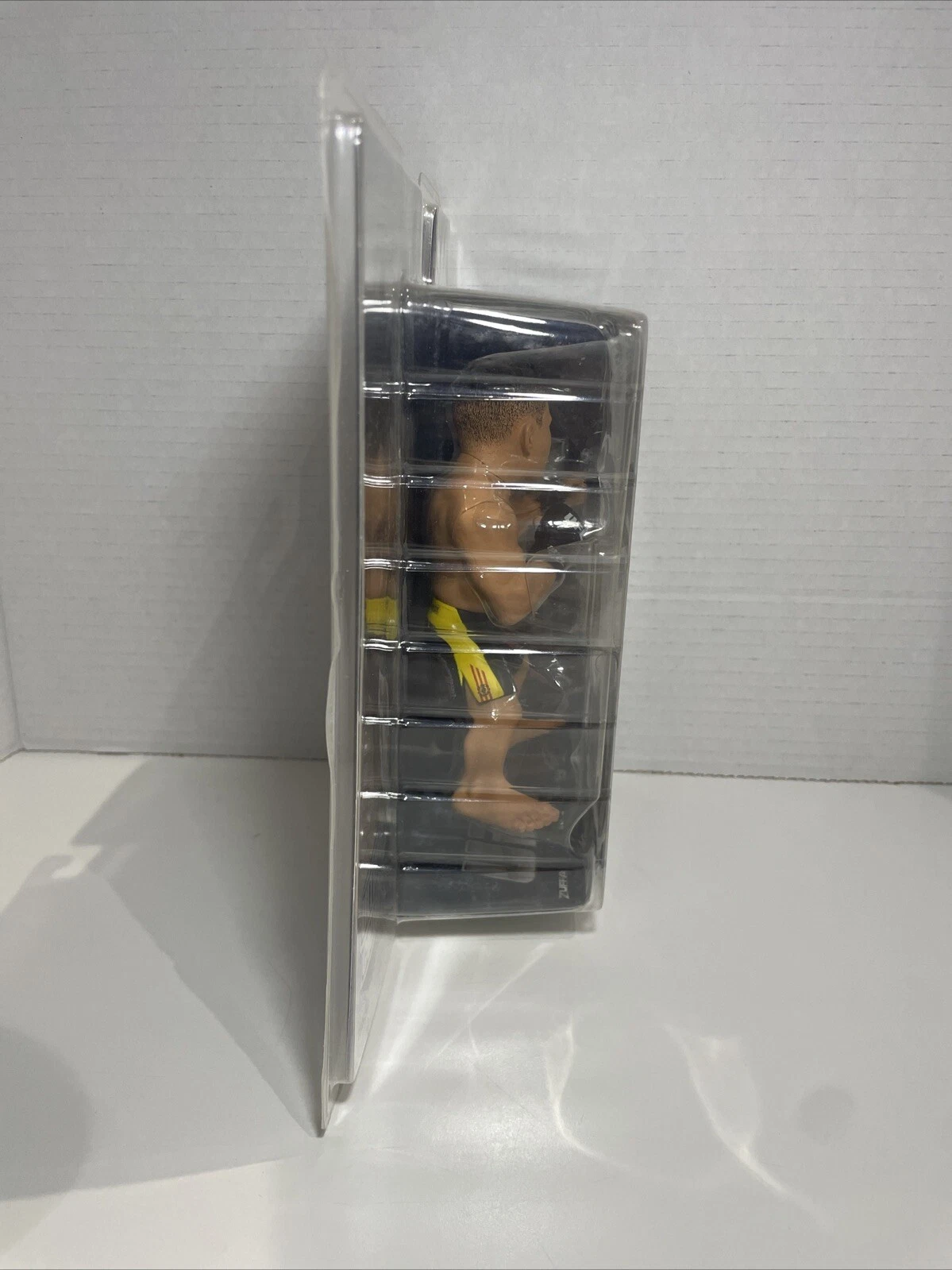 Round 5 UFC Cung Le Action Figure 6in - photo 3