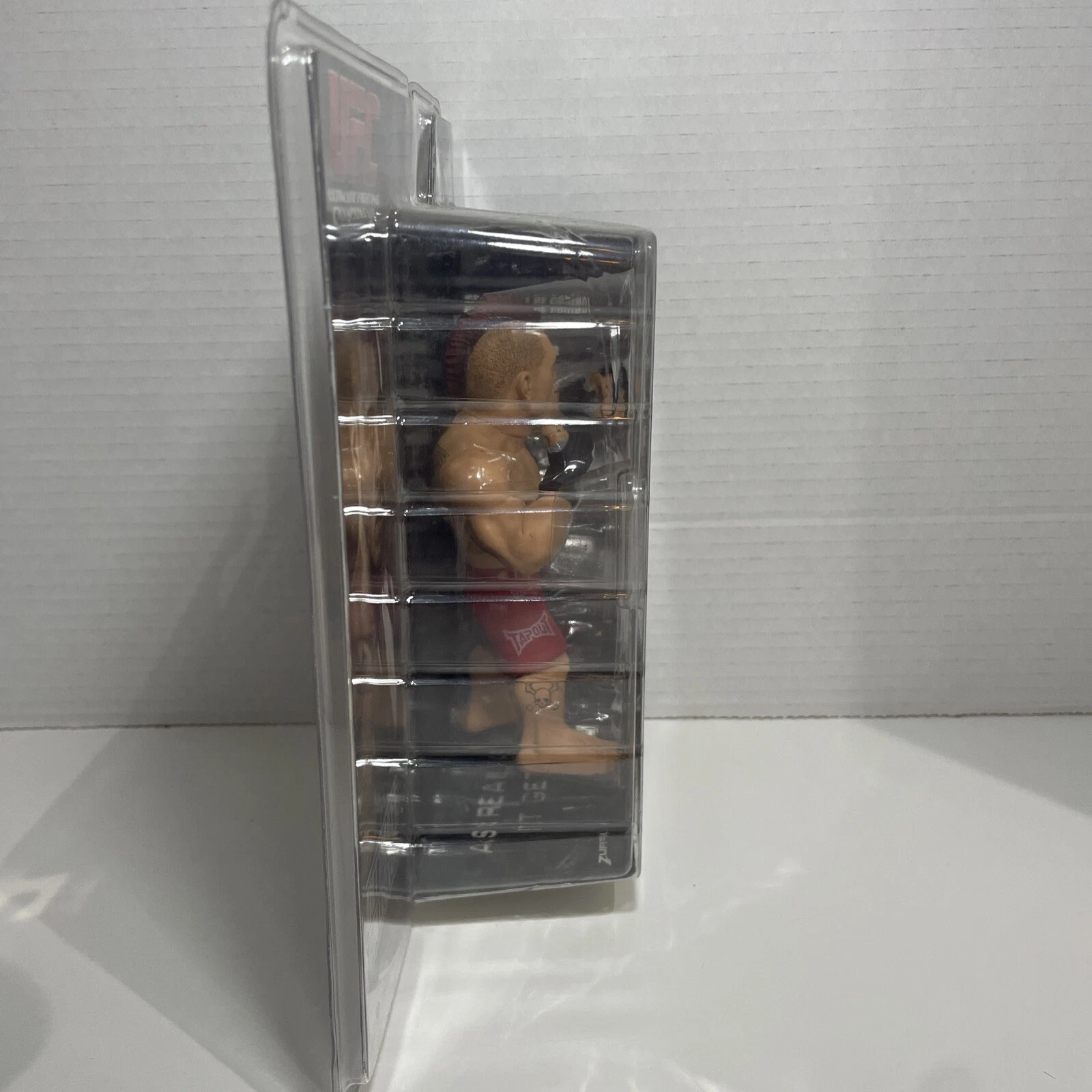 Dan Hardy Round 5 UFC Action Figure - photo 3
