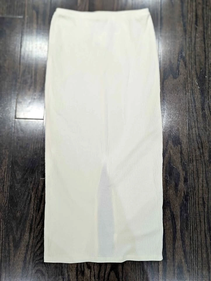 H&M Cream Ribbed Maxi Skirt – Size US 12/14 (EUR 146/152) ✨ NWT