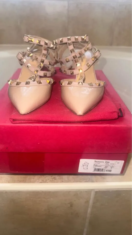 Valentino rock stud heels in powder size 7 image indicator(3)