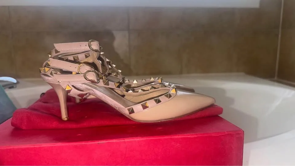 Valentino rock stud heels in powder size 7 image indicator(4)