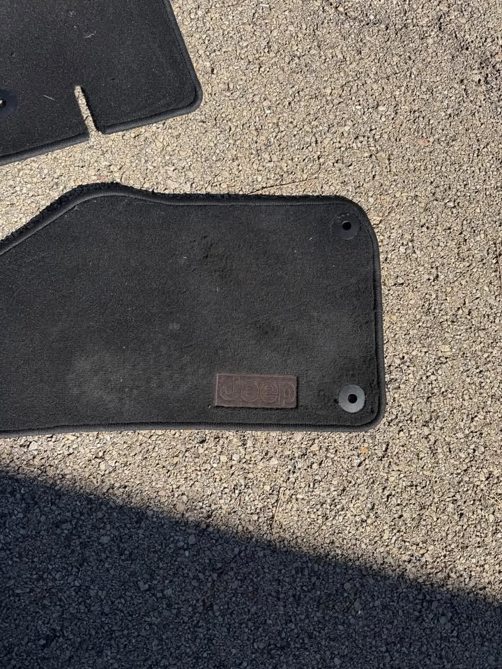 OEM Jeep Carpet Floor Mats Set of 4 – Black Original Fit - photo 2