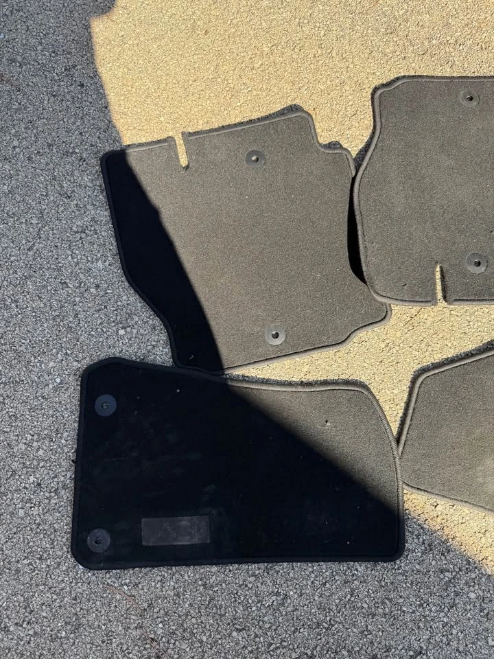 OEM Jeep Carpet Floor Mats Set of 4 – Black Original Fit - photo 4