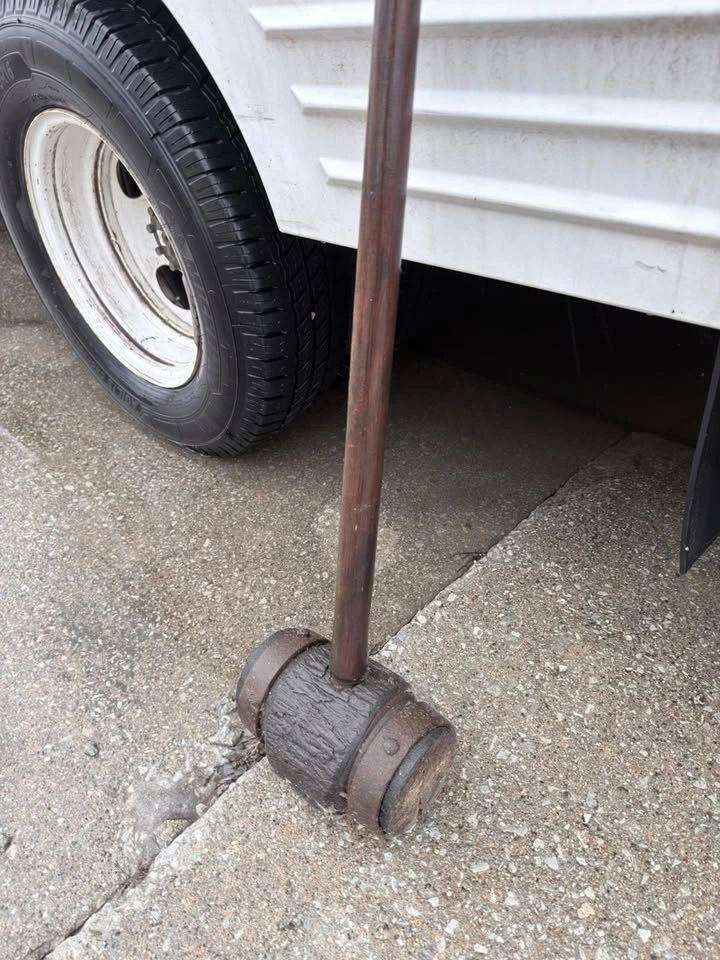 Vintage Wooden Strongman Circus Carnival Hammer w/Metal Rings - photo 2