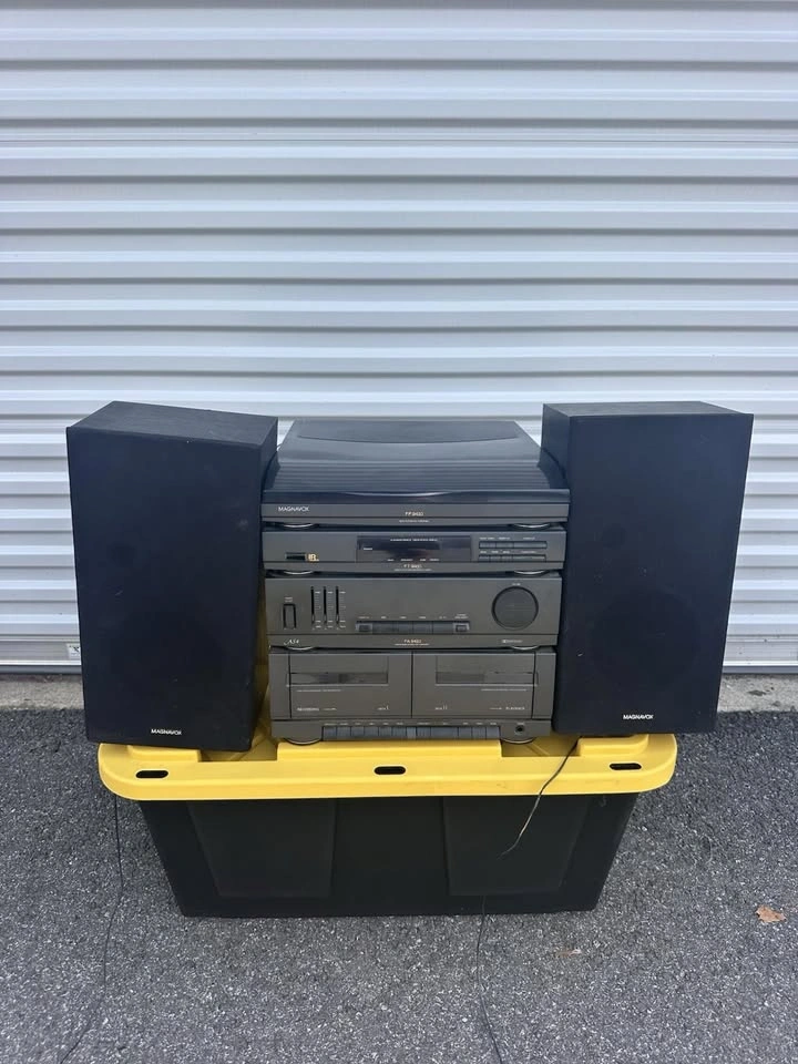 Magnavox FP 9410 Stereo System with Turntable, Cassette, Tuner & - photo 2