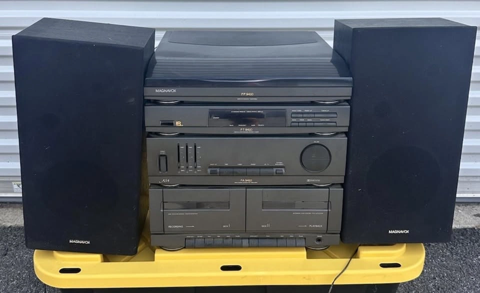 Magnavox FP 9410 Stereo System with Turntable, Cassette, Tuner & - photo 3