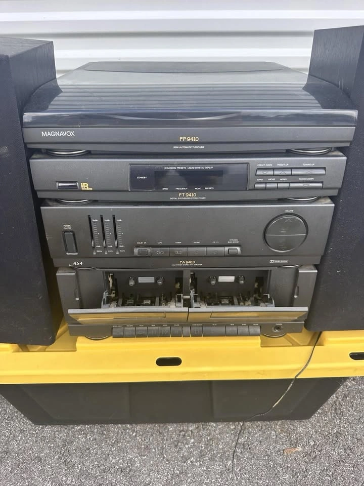 Magnavox FP 9410 Stereo System with Turntable, Cassette, Tuner & - photo 4