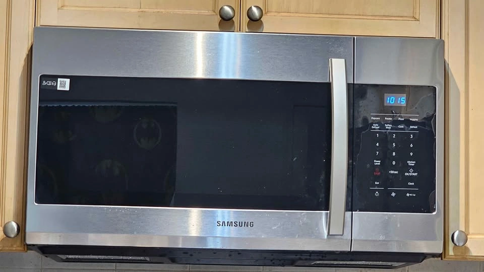 BRAND NEW Samsung Microwave - photo 2