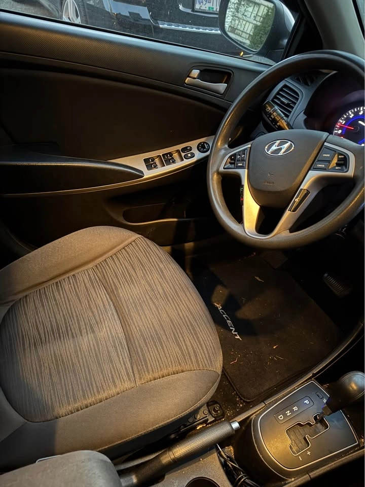 2016 Hyundai Accent Automatic Car - photo 2