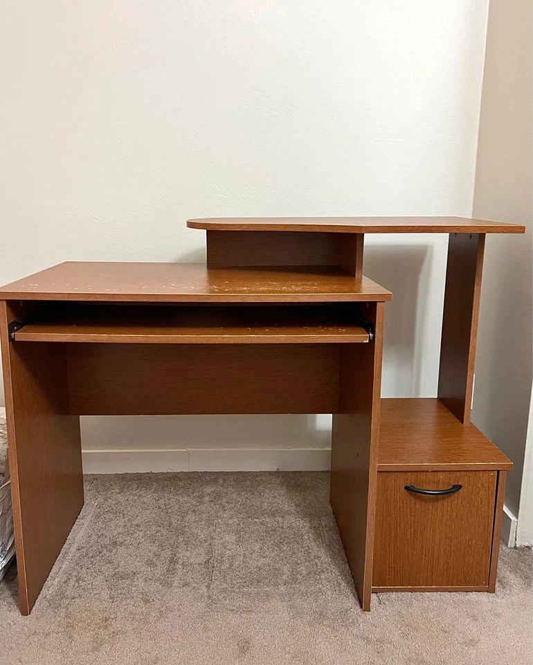 Computer Desk w Keyboard Tray & Storage