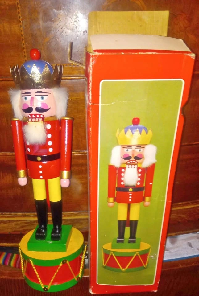 SanFrancisco Music Box Co Musical Nutcracker On Drum LG 17"