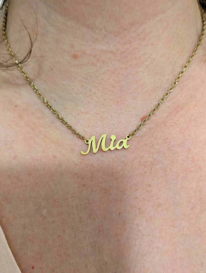 Gold Tone "Mia" Nameplate Necklace – Personalized Script Jewelry