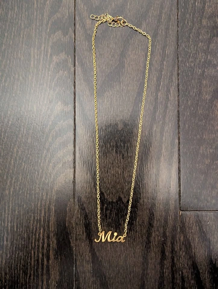 Gold Tone "Mia" Nameplate Necklace – Personalized Script Jewelry - photo 3