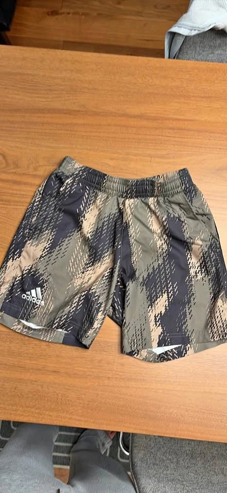 Adidas ergo tennis shorts men’s small
