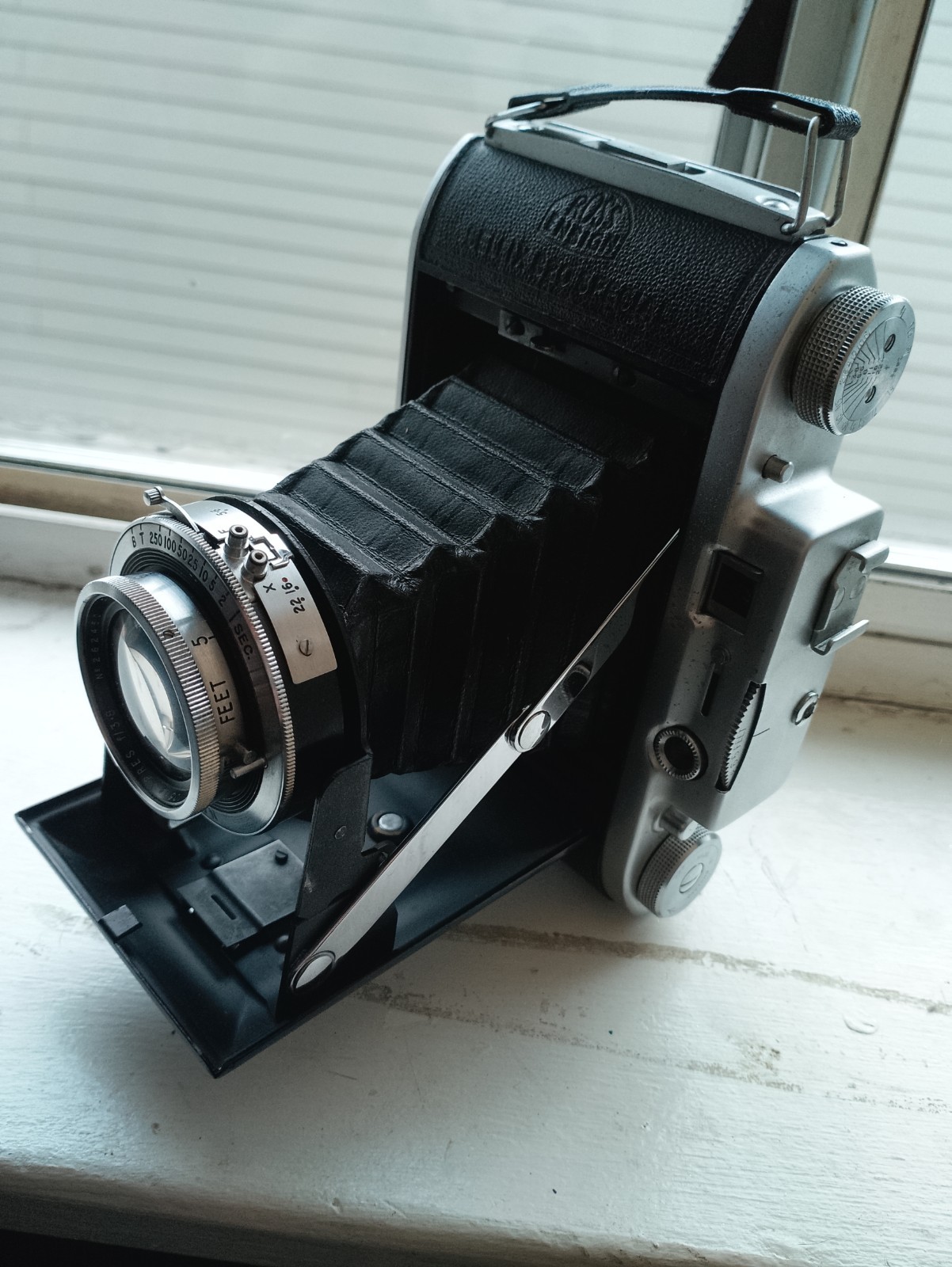 Ensign Selfix 820 120 rollfilm folding camera - photo 2