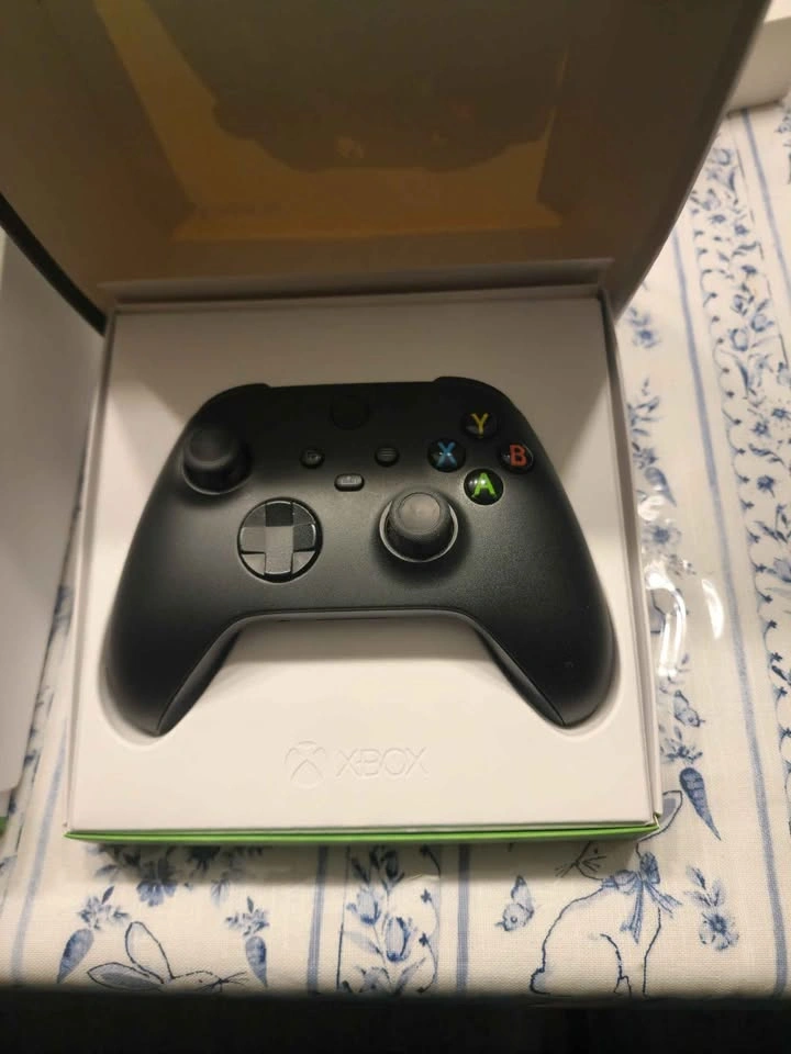 Xbox Series X Bundle w/ 3TB Storage + New Controller - photo 5