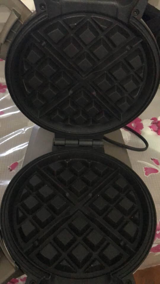 Cuisinart Verticle Waffle Machine - photo 3