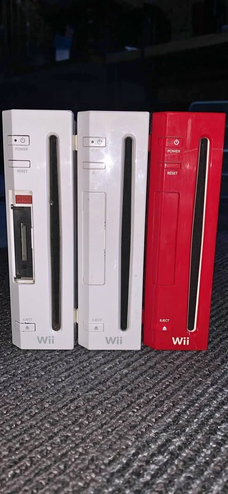 3 GameCube Compatible Wiis