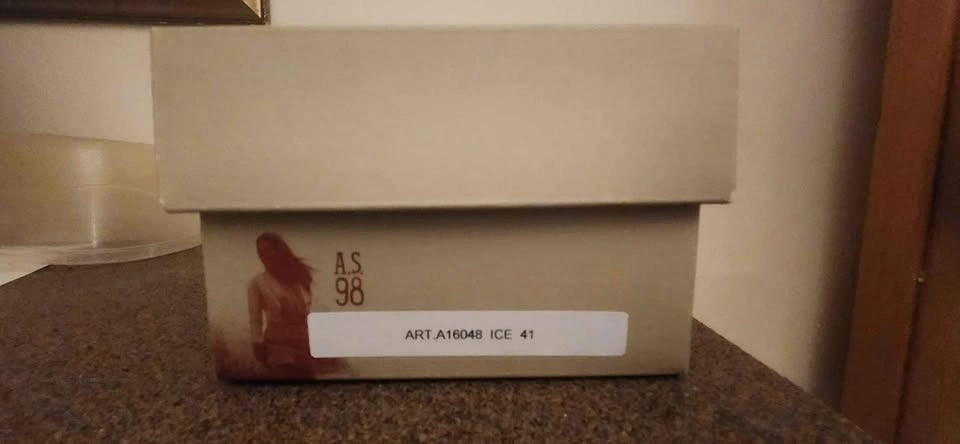 Brand new never worn womens sandals hand made leather paid $300 - photo 2