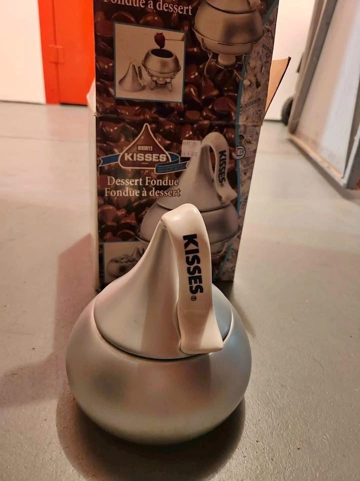 Hershey Kisses Dessert Fondue