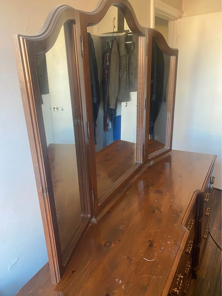 Vintage solid wood bedroom set. - photo 2