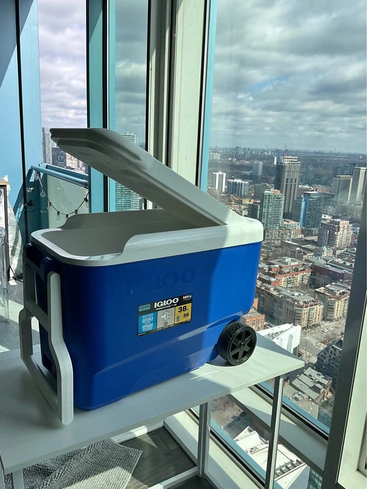 Igloo 38QT Rolling Cooler – Excellent Condition