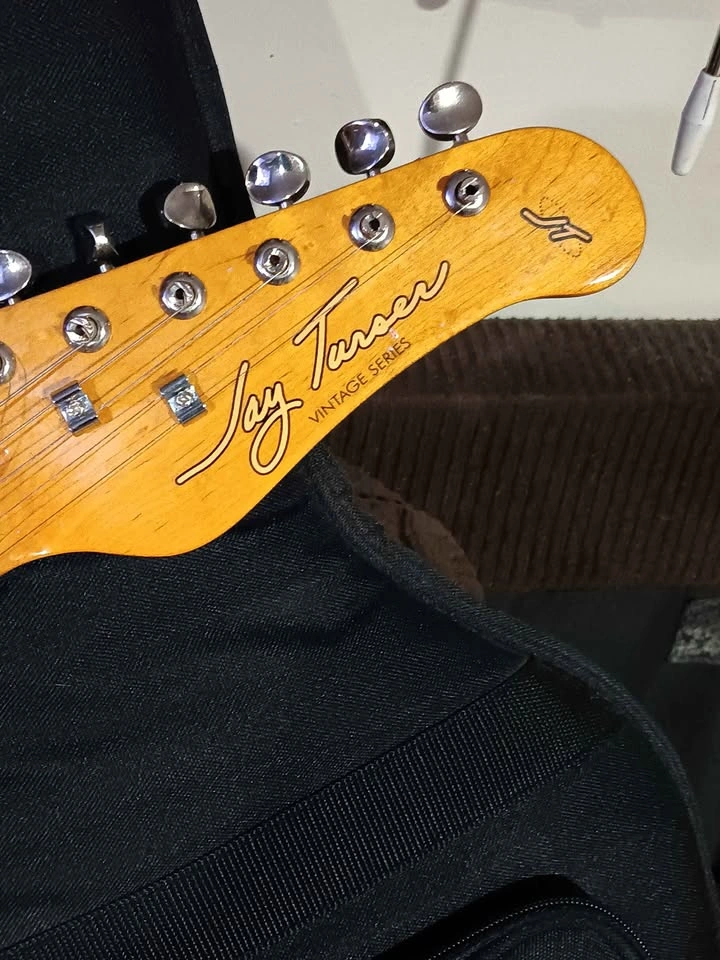 Jay Turser Vintage Series Electric Guitar w/ Gig Bag - photo 3