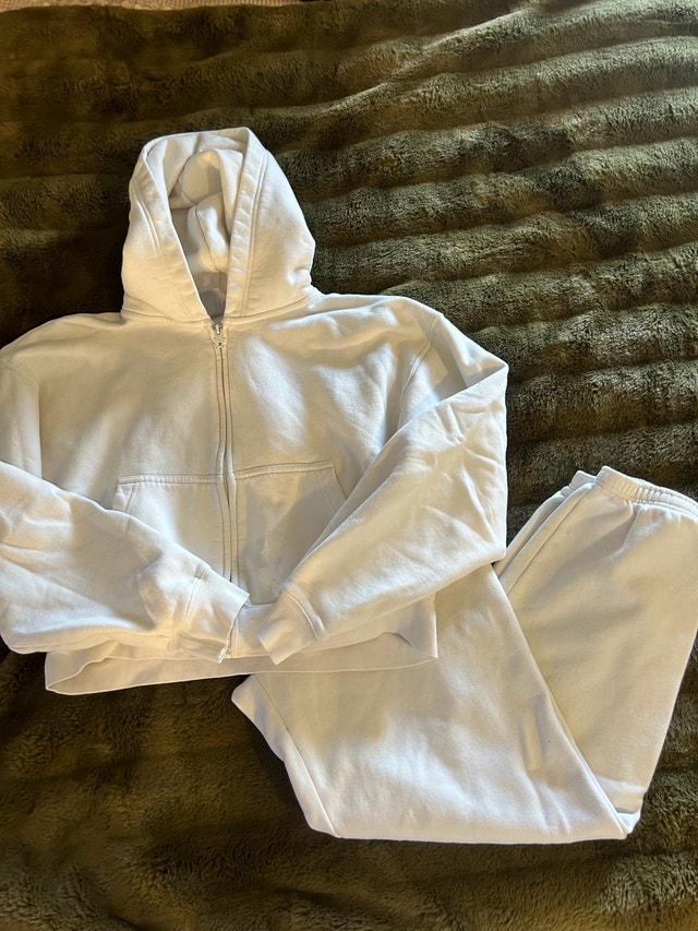Aritzia TNA Cozy Fleece Sweatsuit (Medium)