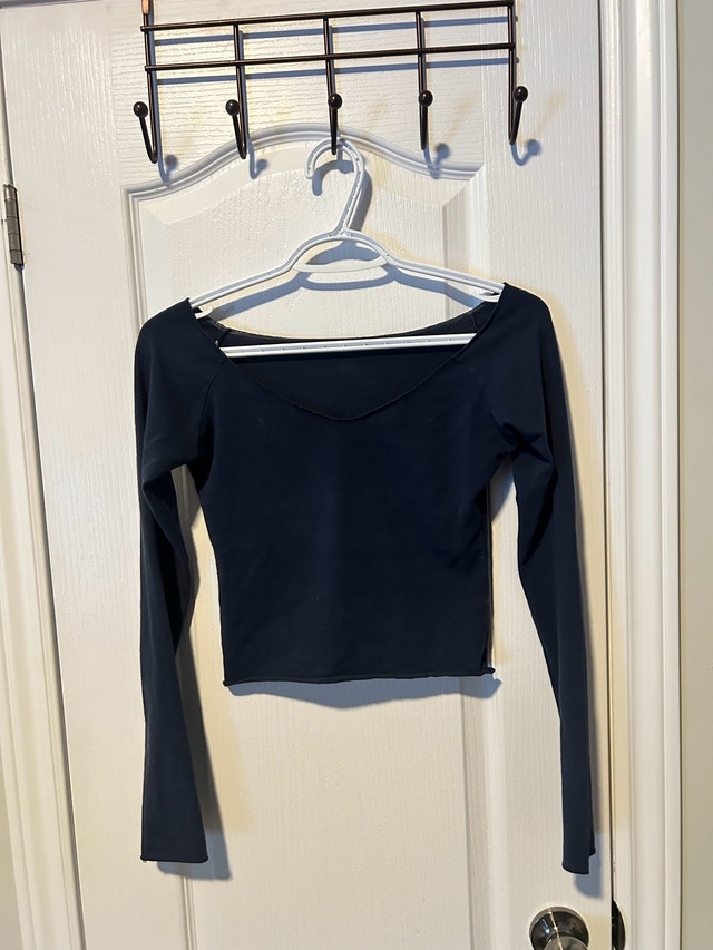 Brandy Melville navy longsleeve